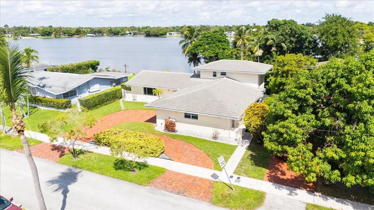 1961 NE 188th St, Miami, FL 33179 photo 3