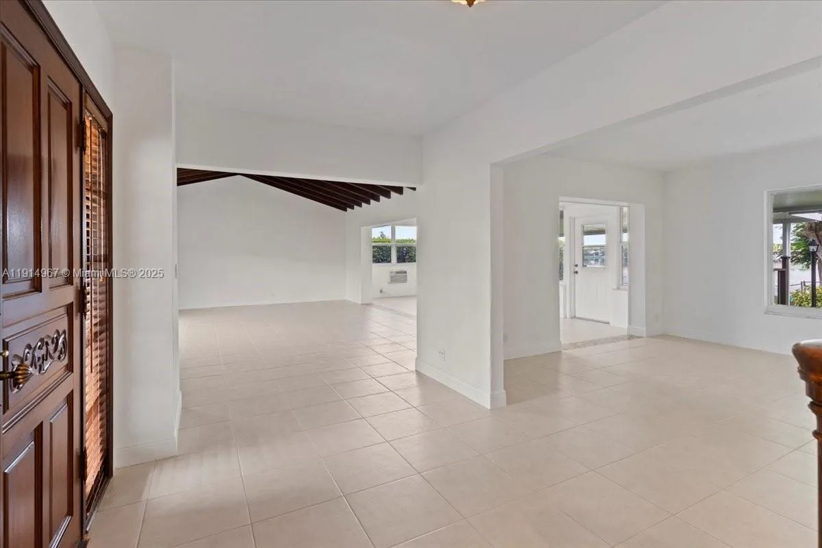 1961 NE 188th St, Miami, FL 33179 photo 6