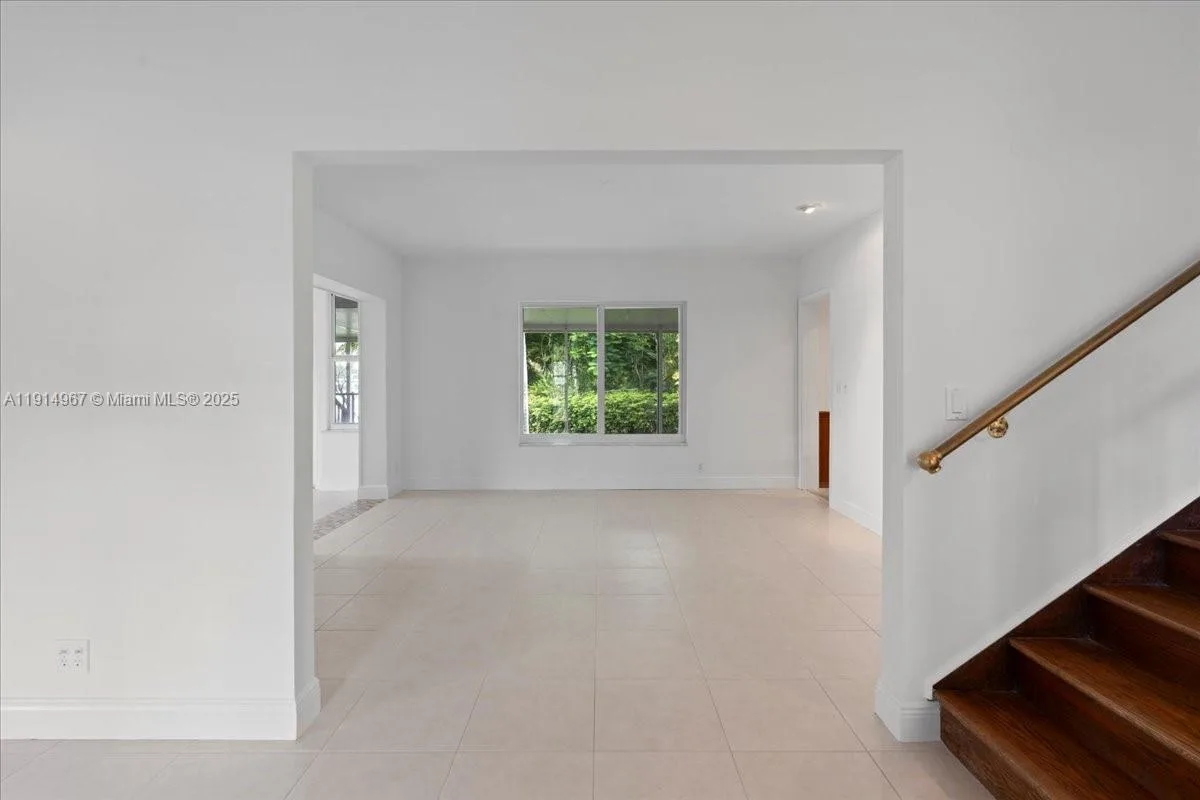 1961 NE 188th St, Miami, FL 33179 photo 7