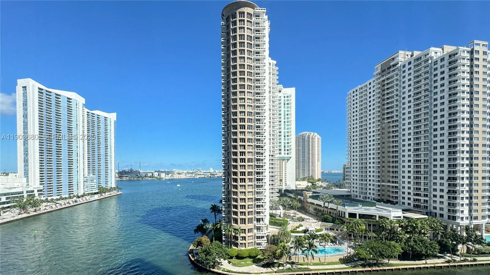 465 Brickell Ave # 1705, Miami, FL 33131 photo 2