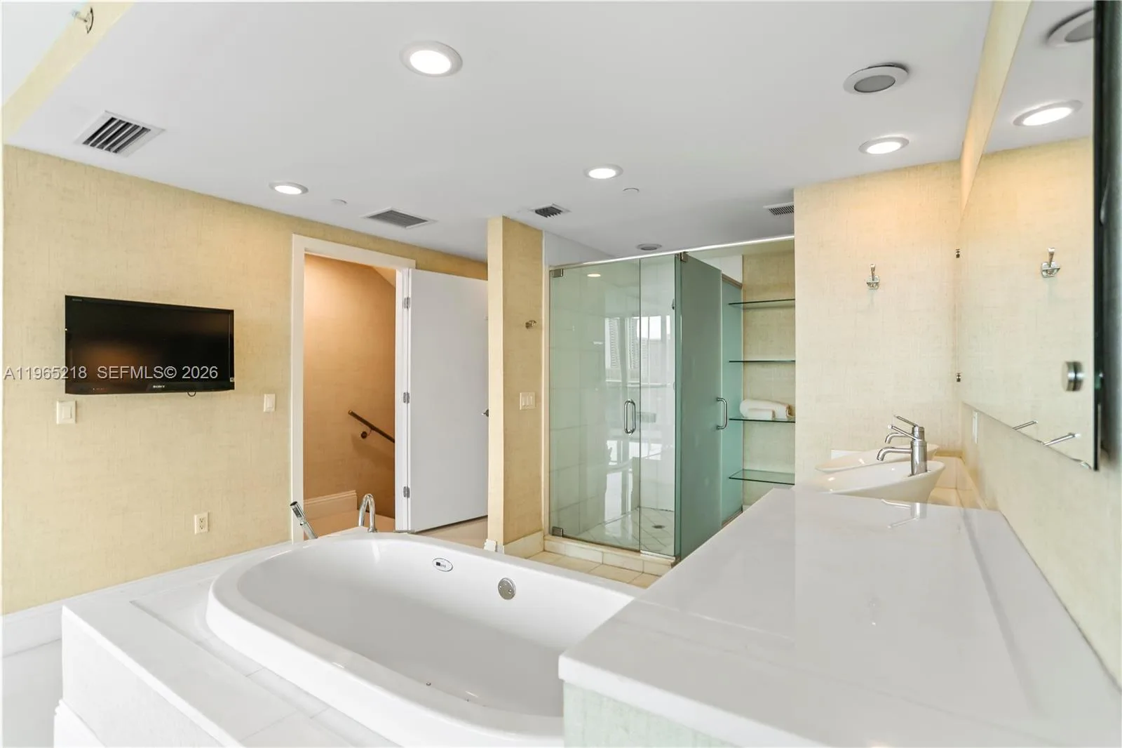 2950 NE 188th St # 404, Aventura, FL 33180 photo 11