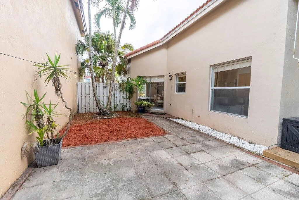 1284 NW 125th Terrace, Sunrise, FL 33323 photo 11