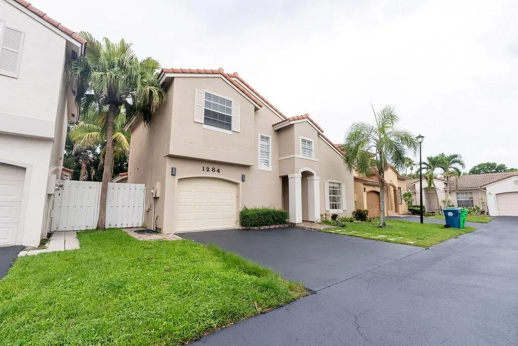 1284 NW 125th Terrace, Sunrise, FL 33323 photo 2