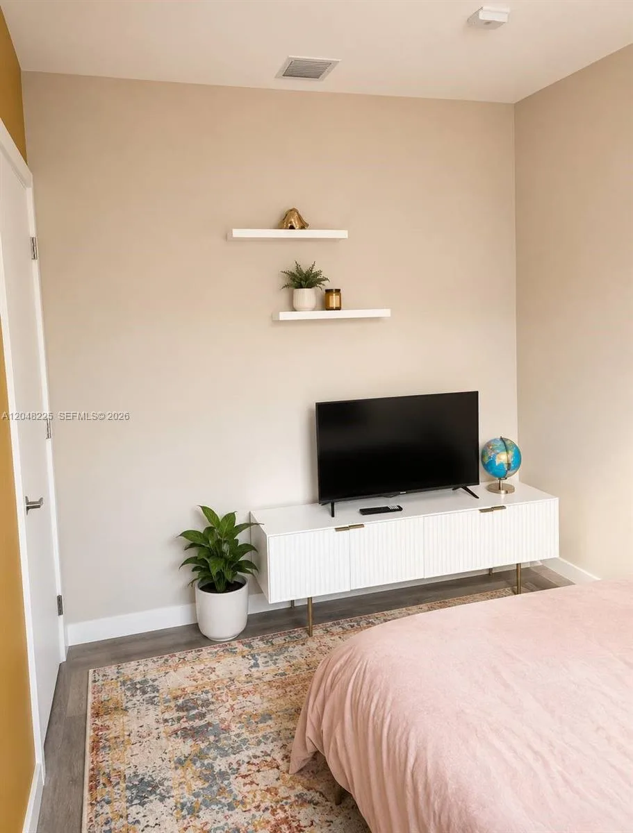 810 7th St # 205, Miami Beach, FL 33139 photo 4