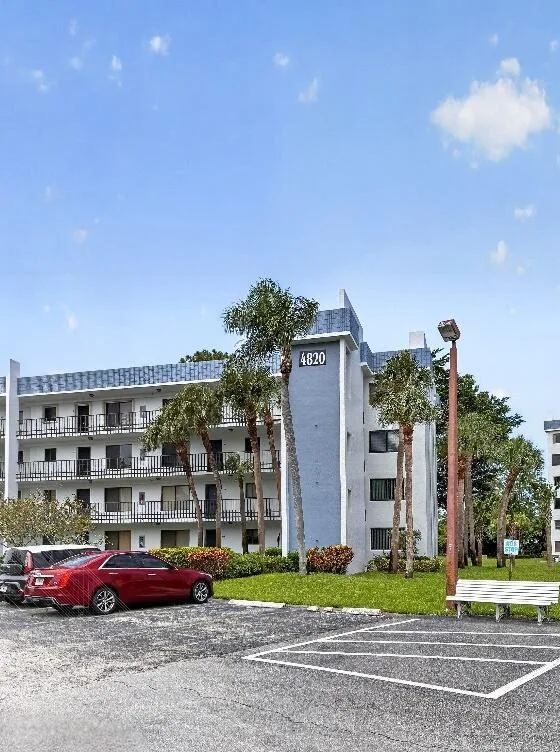 4820 Lucerne Lakes Boulevard W # 402, Lake Worth, FL 33467