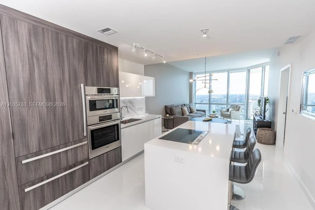 851 NE 1st Ave # 3106, Miami, FL 33132 photo 10