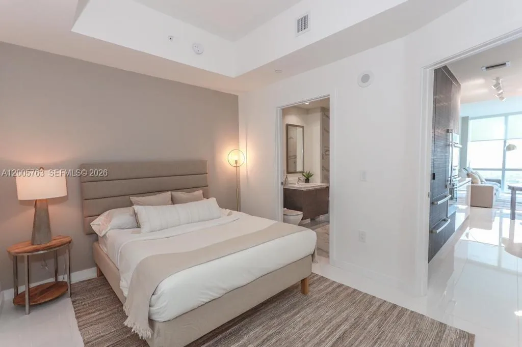851 NE 1st Ave # 3106, Miami, FL 33132 photo 12