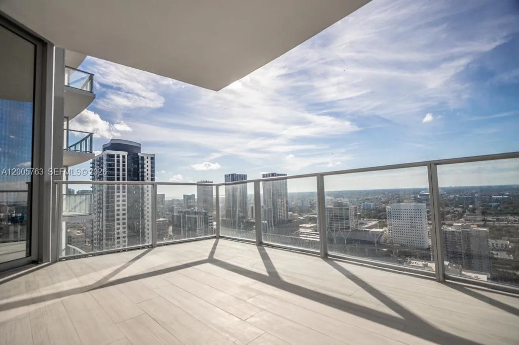 851 NE 1st Ave # 3106, Miami, FL 33132 photo 4