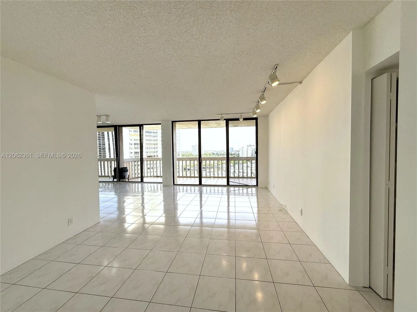 19355 Turnberry Way # 12C, Aventura, FL 33180 photo 11