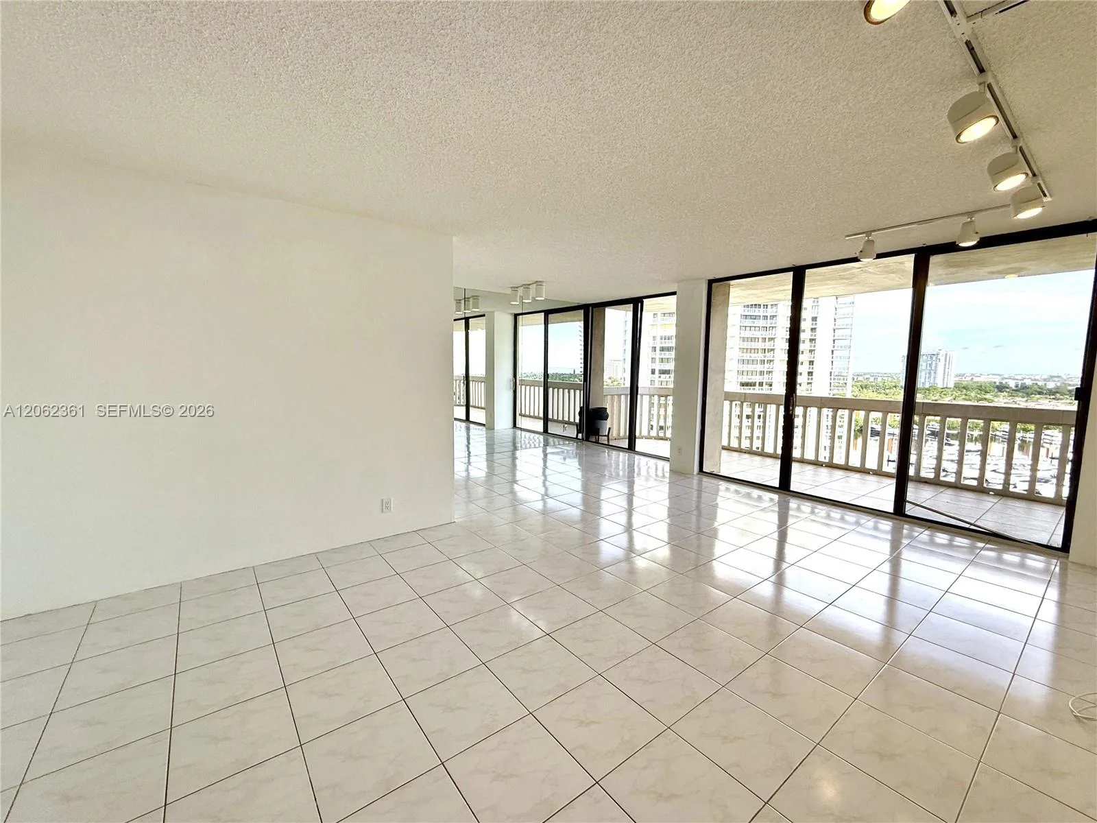 19355 Turnberry Way # 12C, Aventura, FL 33180 photo 9
