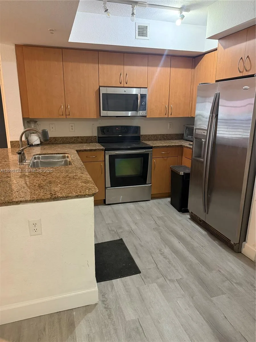1830 Radius Dr # 203, Hollywood, FL 33020 photo 2