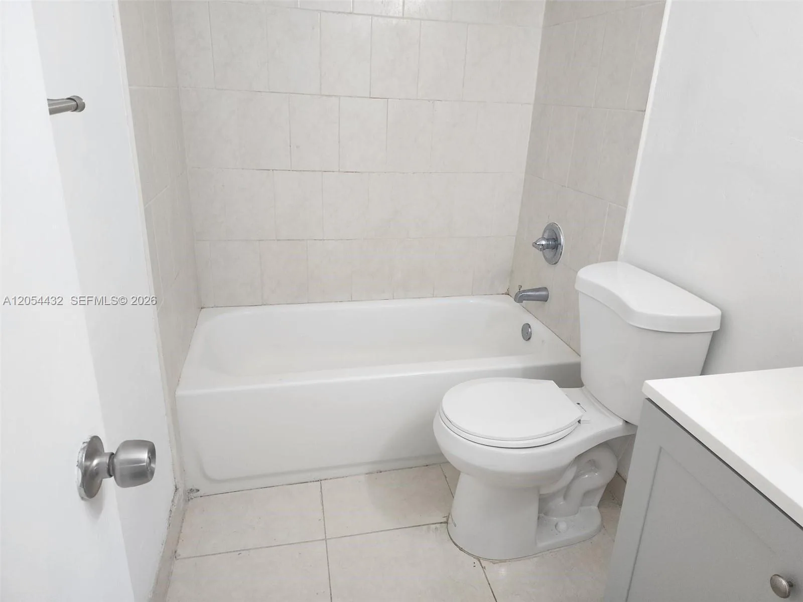 642 E 2nd Ave # B, Hialeah, FL 33010 photo 11