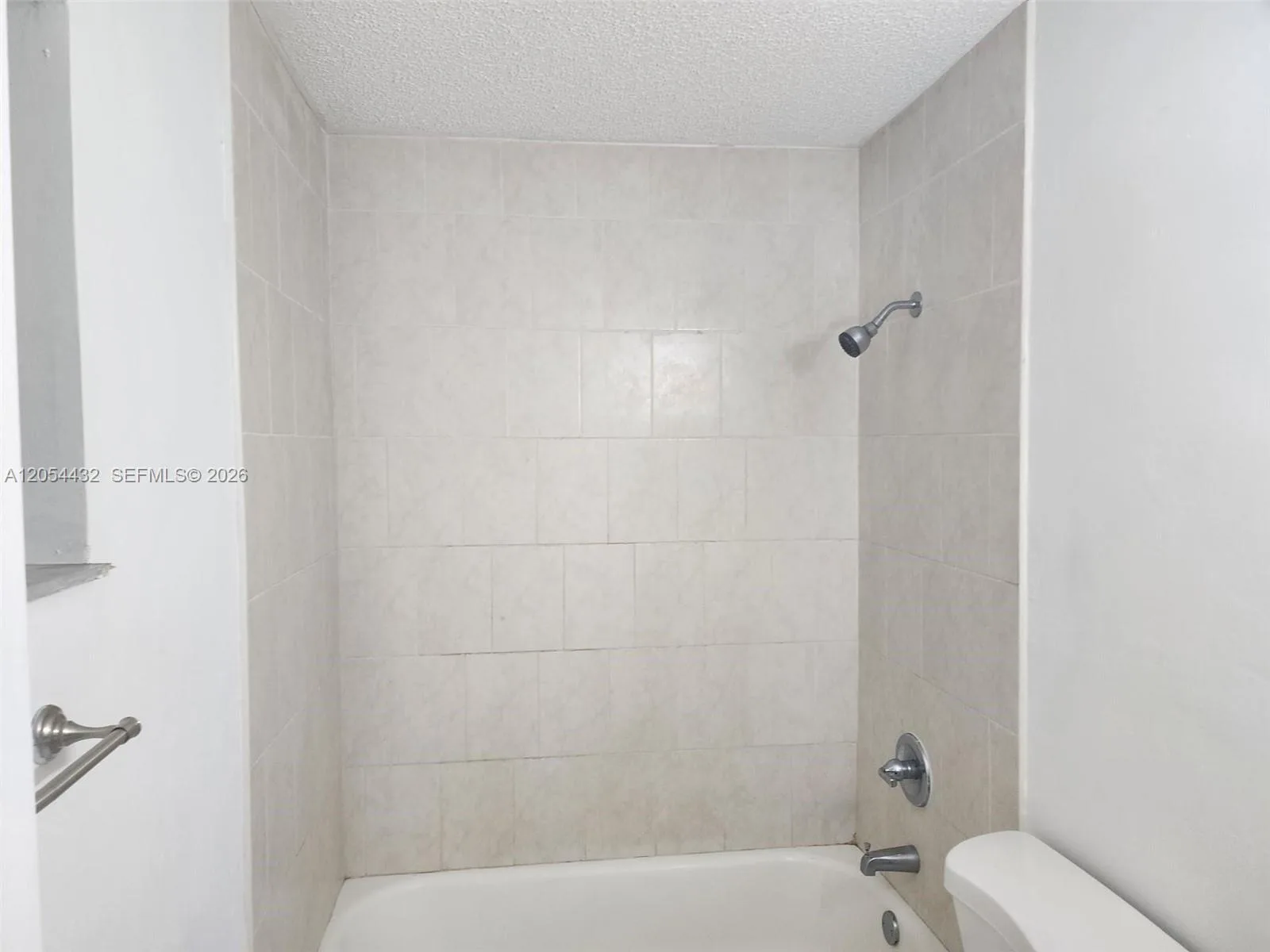 642 E 2nd Ave # B, Hialeah, FL 33010 photo 13