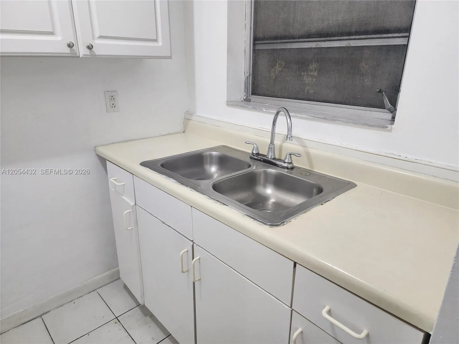 642 E 2nd Ave # B, Hialeah, FL 33010 photo 9