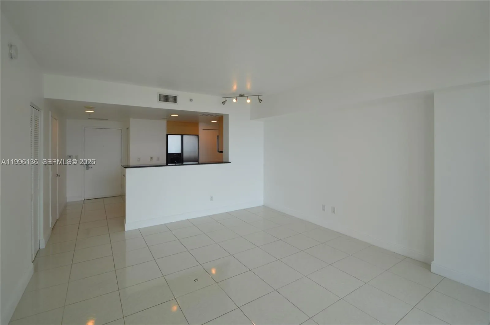 325 S Biscayne Blvd # 2320, Miami, FL 33131 photo 3