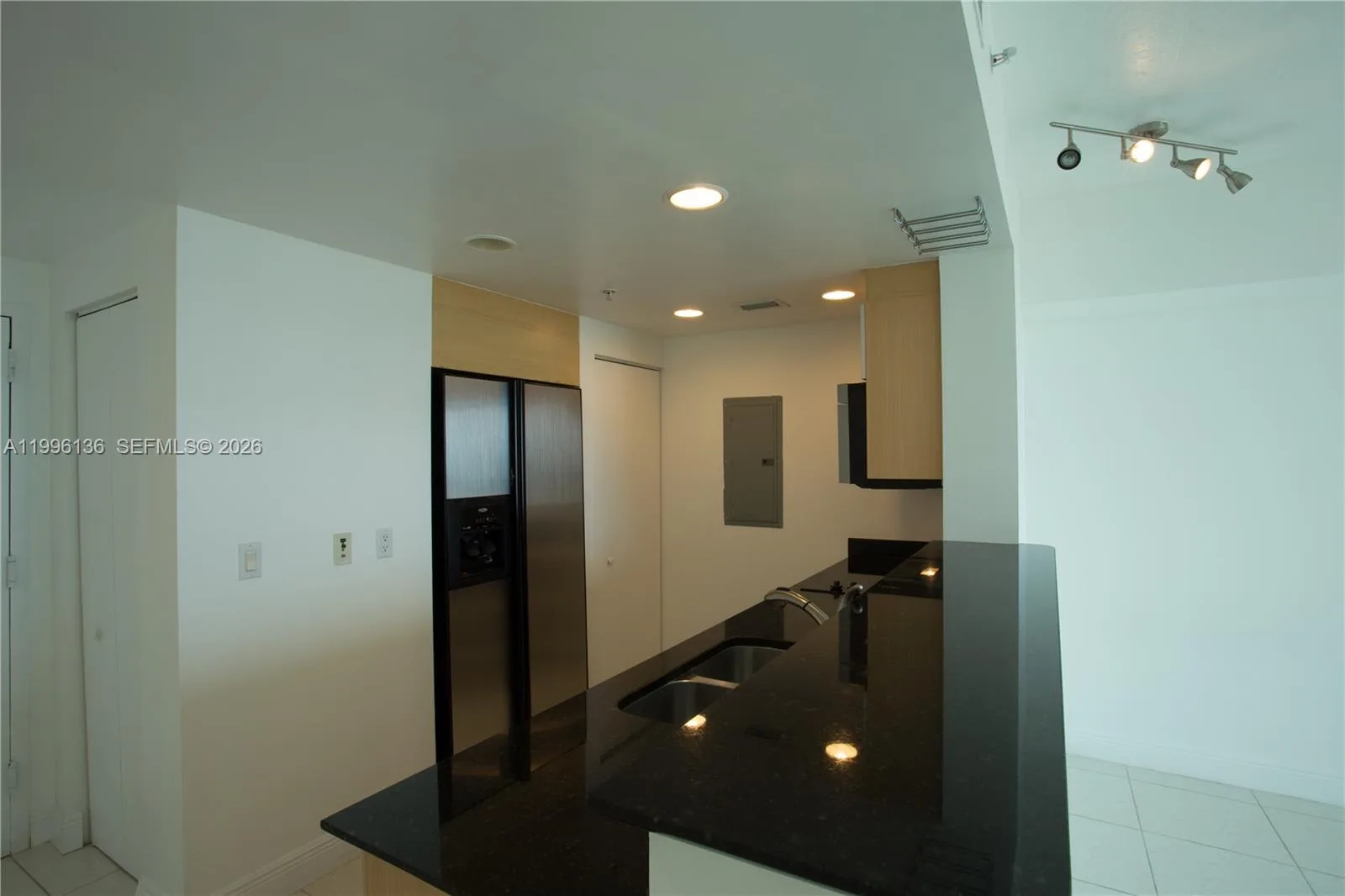 325 S Biscayne Blvd # 2320, Miami, FL 33131 photo 7