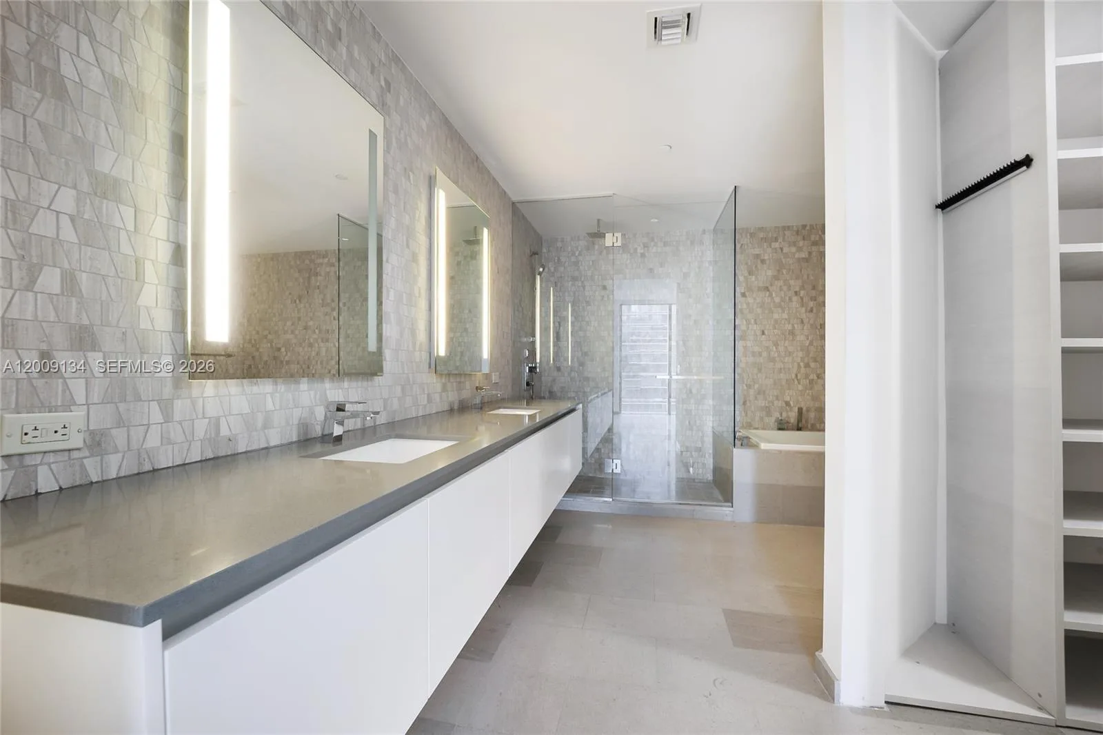 88 SW 7th St # 1009, Miami, FL 33130 photo 5