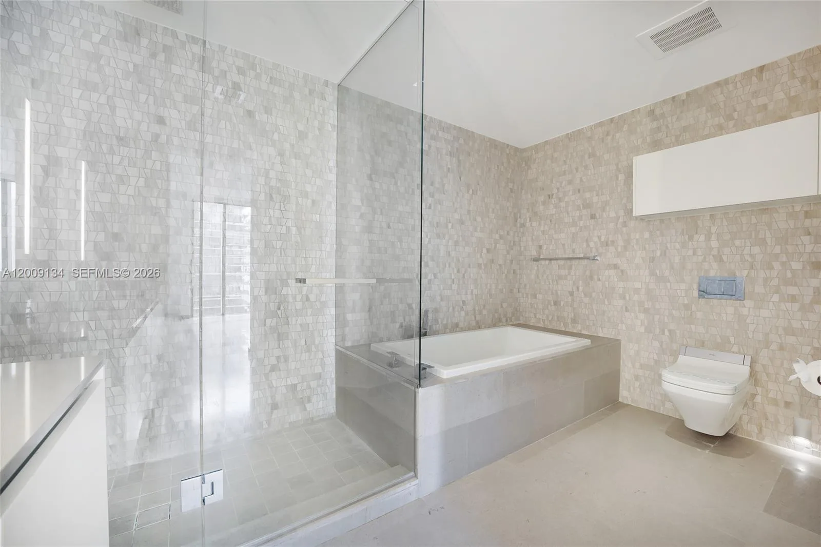 88 SW 7th St # 1009, Miami, FL 33130 photo 6