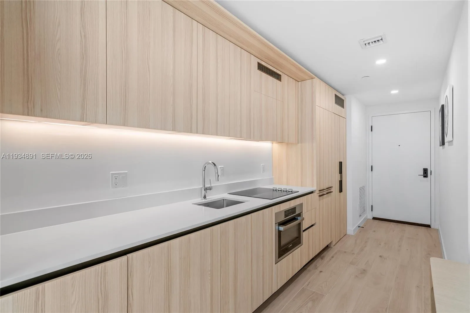 225 N Miami Ave # 1405, Miami, FL 33132 photo 9