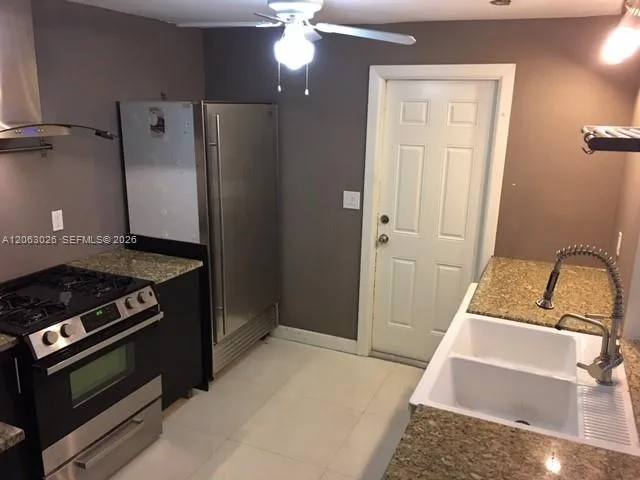 7521 NW 23rd St, Sunrise, FL 33313 photo 4