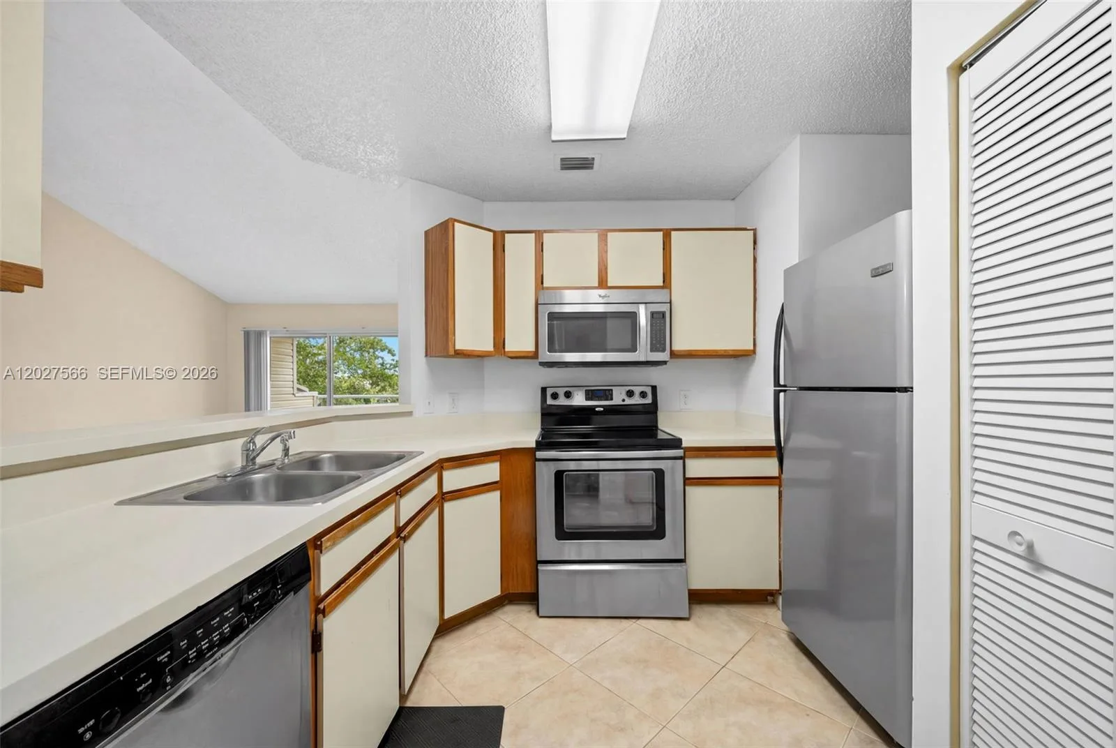 3405 NW 44th St # 205, Oakland Park, FL 33309