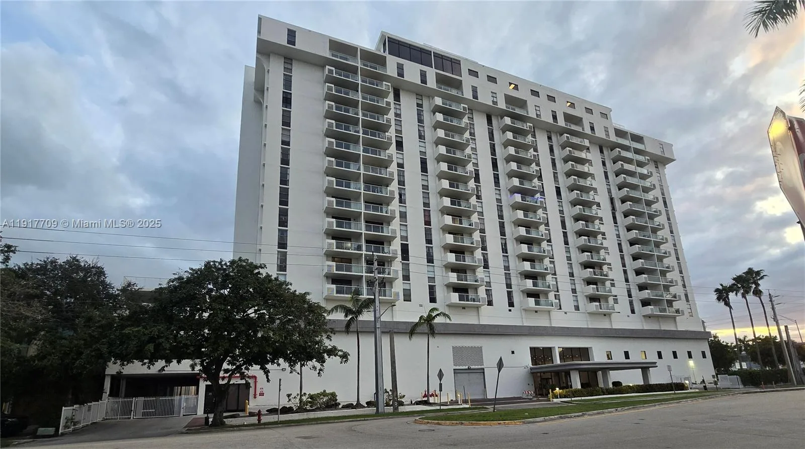 13499 Biscayne Blvd # CUM8, North Miami, FL 33181 photo 2