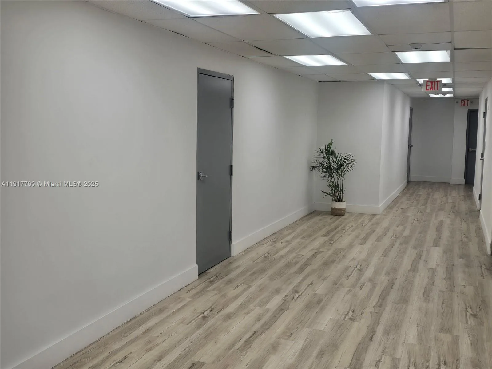 13499 Biscayne Blvd # CUM8, North Miami, FL 33181 photo 5