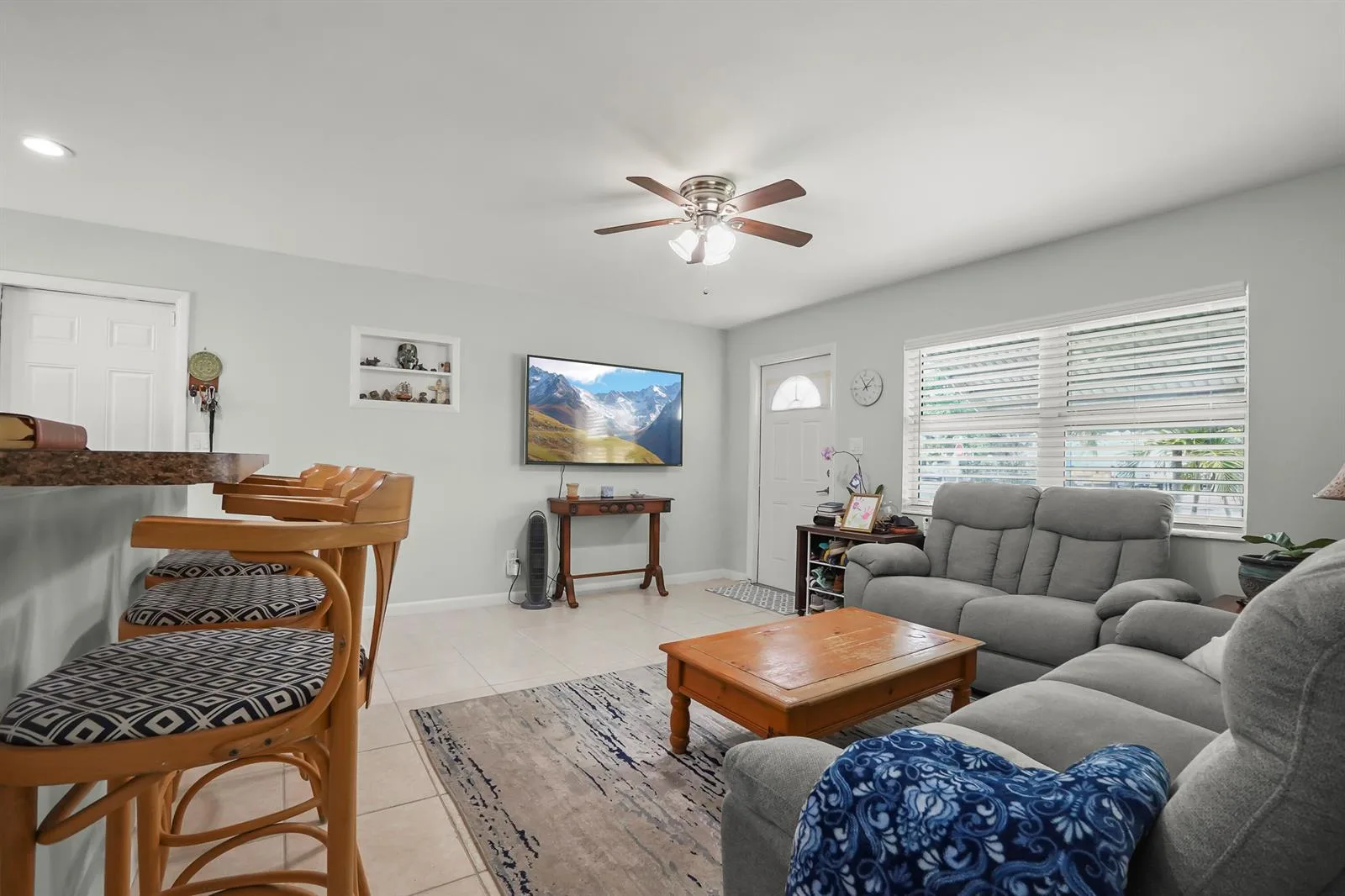 3231 Vassallo Avenue, Palm Springs, FL 33461 photo 2