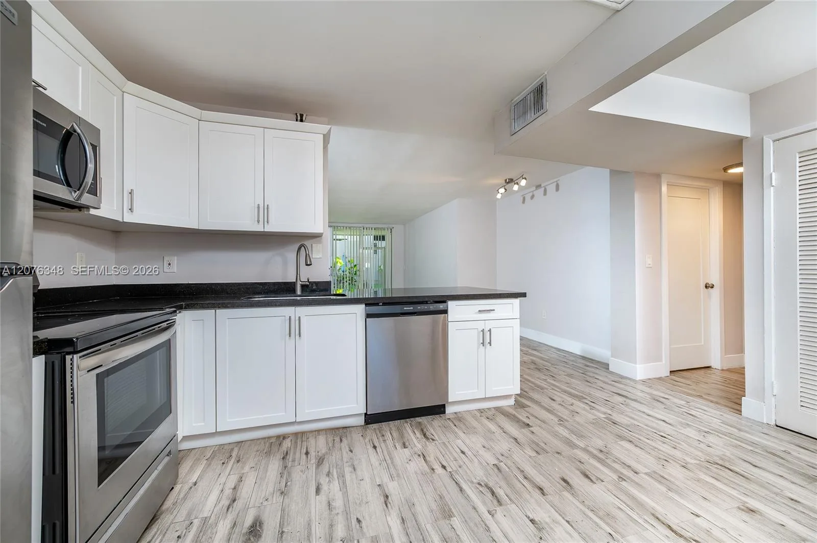 1690 NE 191st St # 115-1, Miami, FL 33179 photo 3