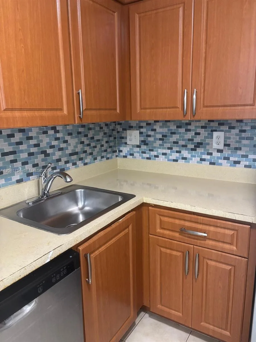 7110 NW 179th St # 211, Hialeah, FL 33015