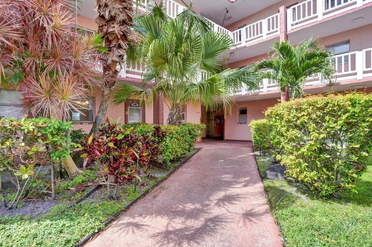 9460 Sunrise Lakes Boulevard # 106, Sunrise, FL 33322