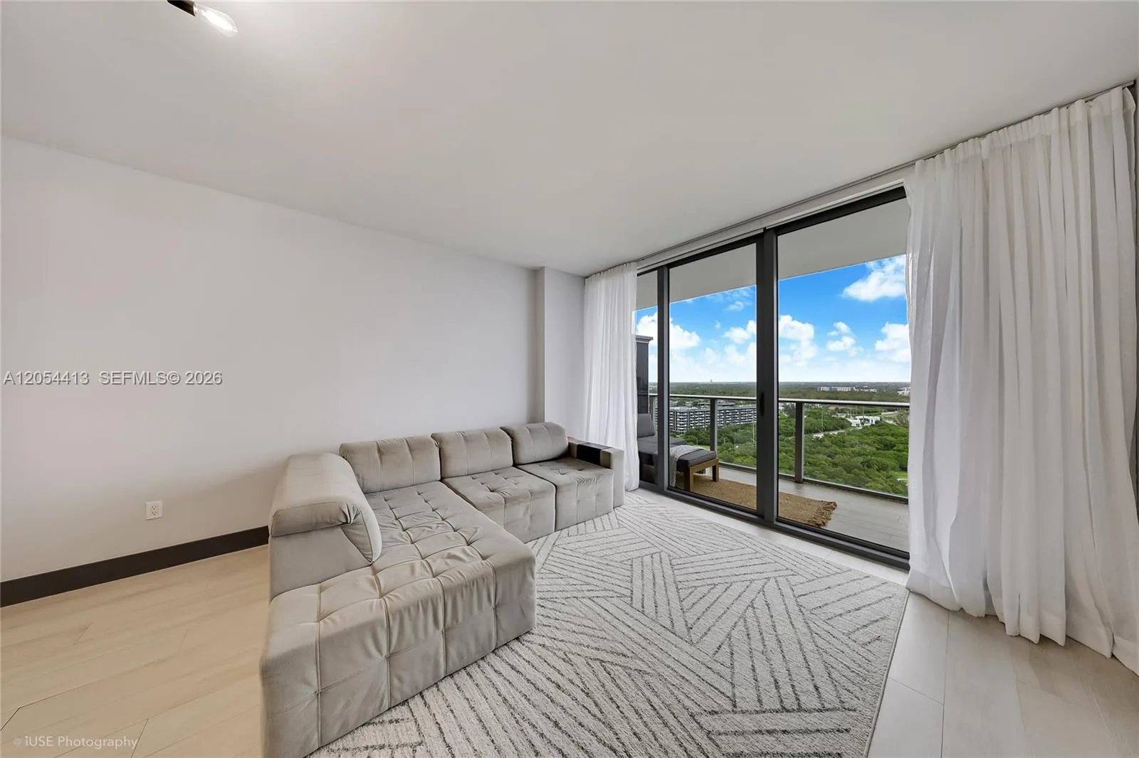 16385 Biscayne Blvd # 2205, North Miami Beach, FL 33160 photo 3