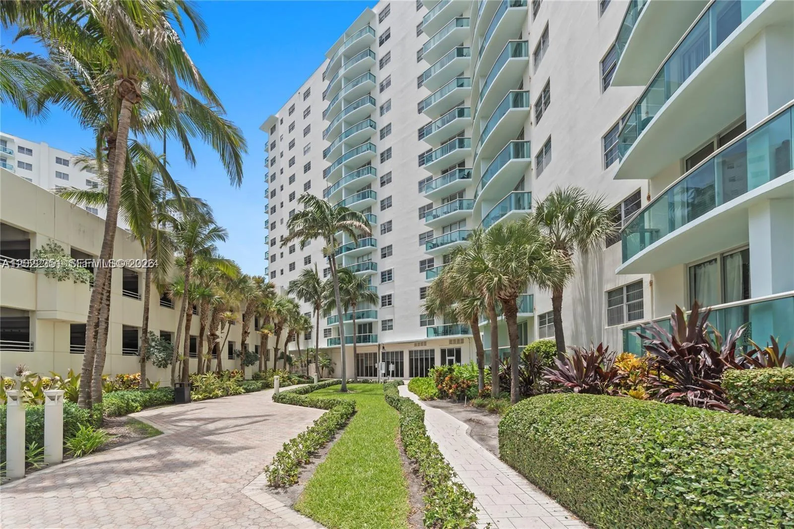 Tides on Hollywood Beach photo 8