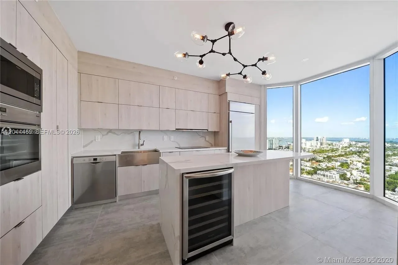 300 S Pointe Dr # 3604, Miami Beach, FL 33139 photo 12