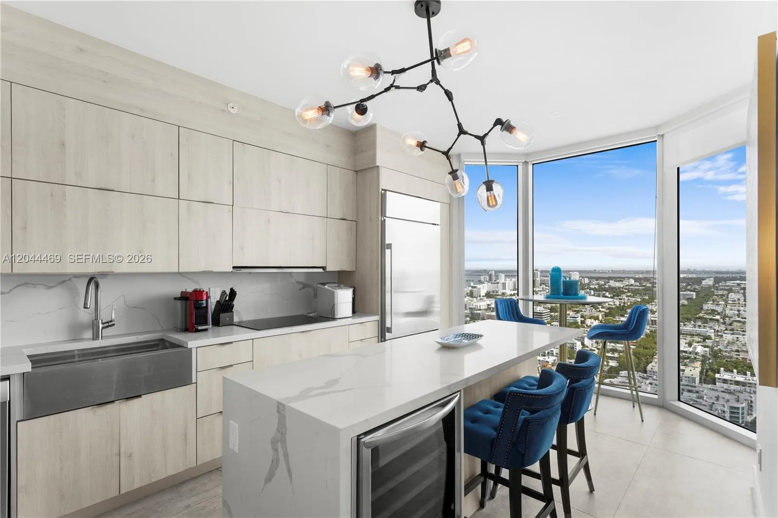 300 S Pointe Dr # 3604, Miami Beach, FL 33139 photo 2