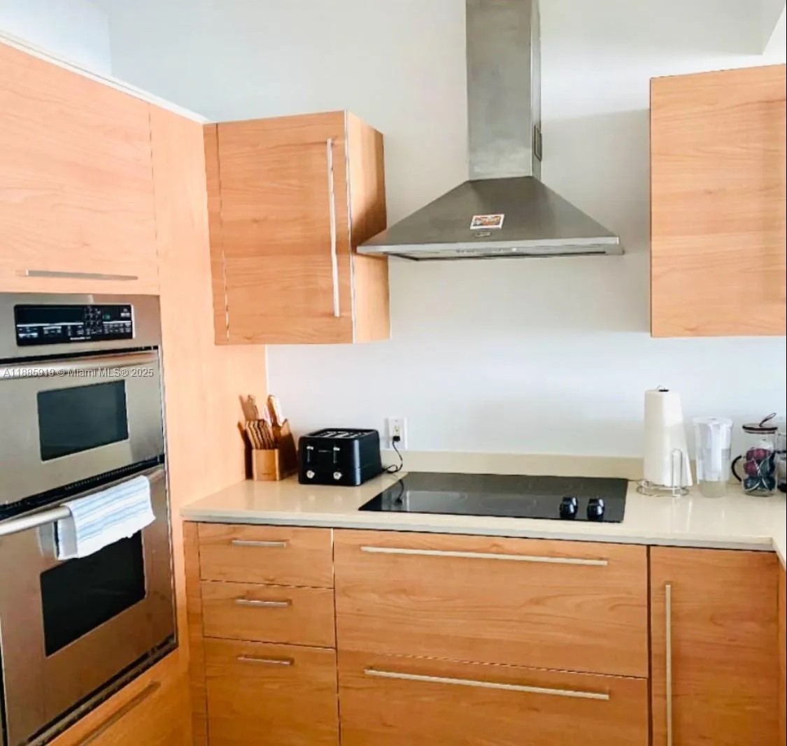 218 SE 14th St # 1104, Miami, FL 33131 photo 3