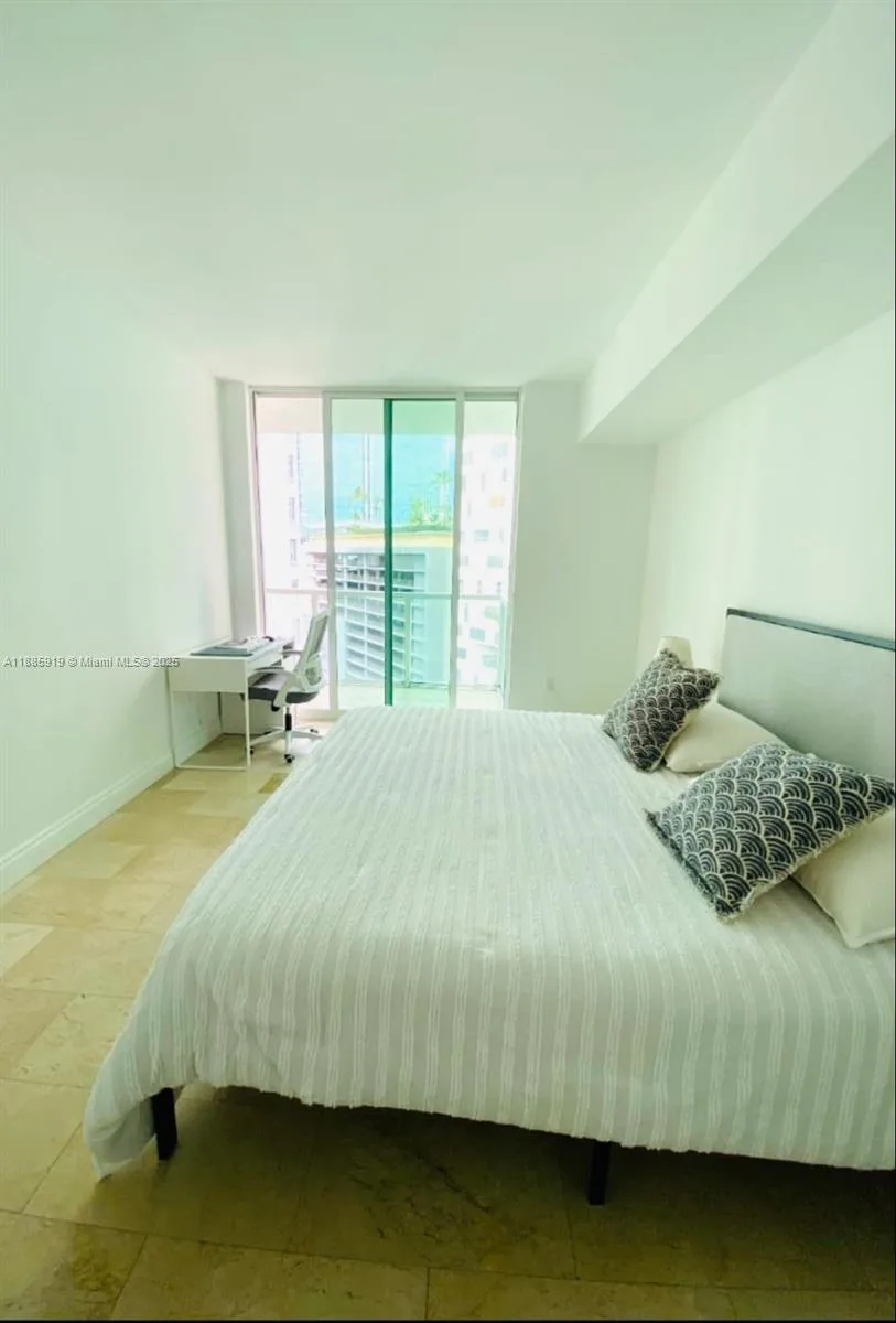 218 SE 14th St # 1104, Miami, FL 33131 photo 4