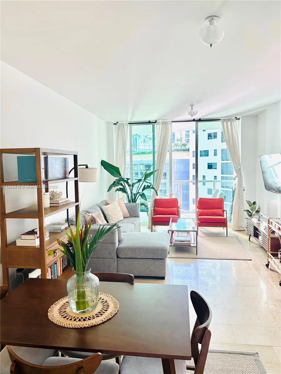 218 SE 14th St # 1104, Miami, FL 33131 photo 5