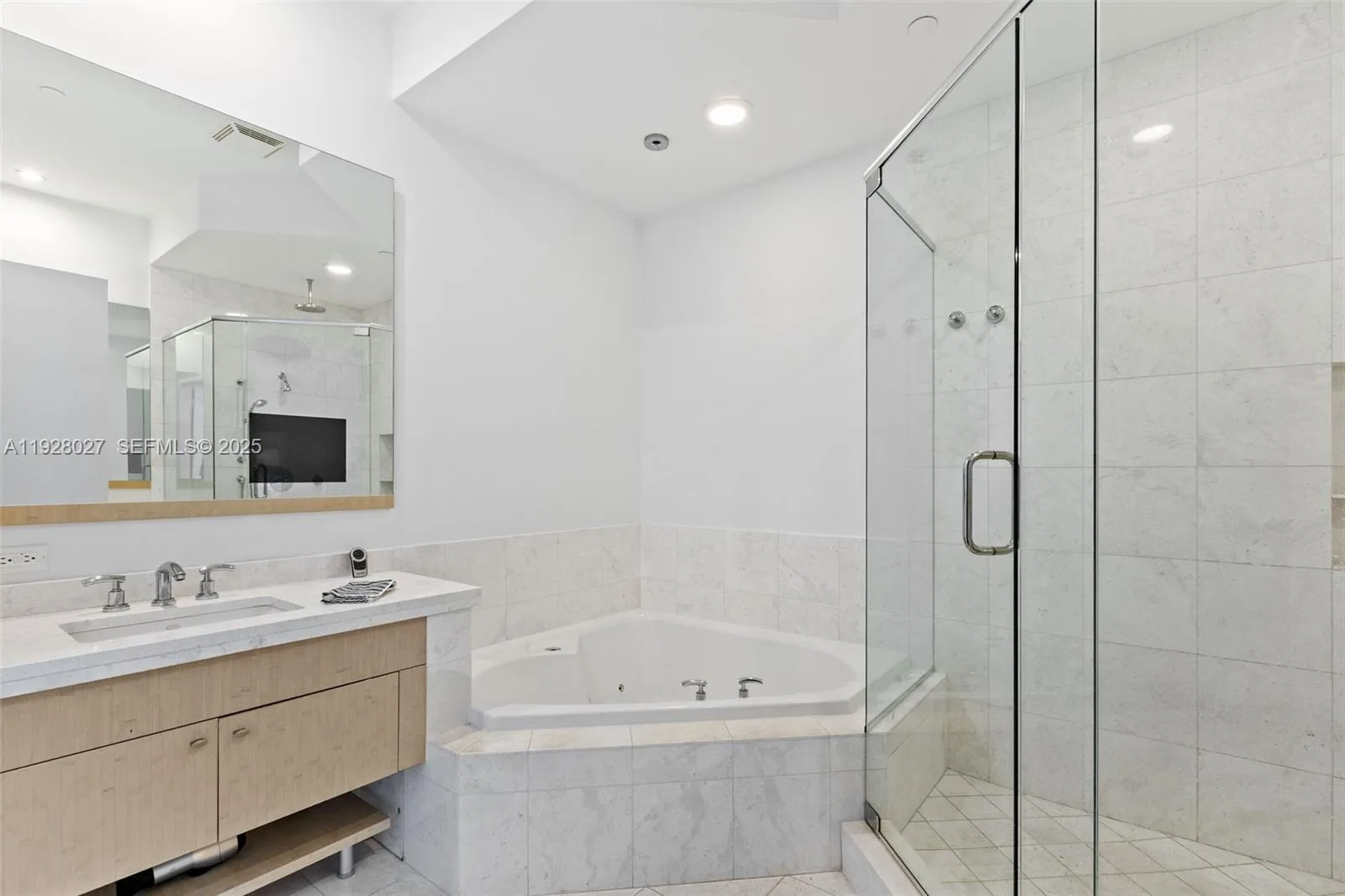 900 Brickell Key Blvd # 2002, Miami, FL 33131 photo 11