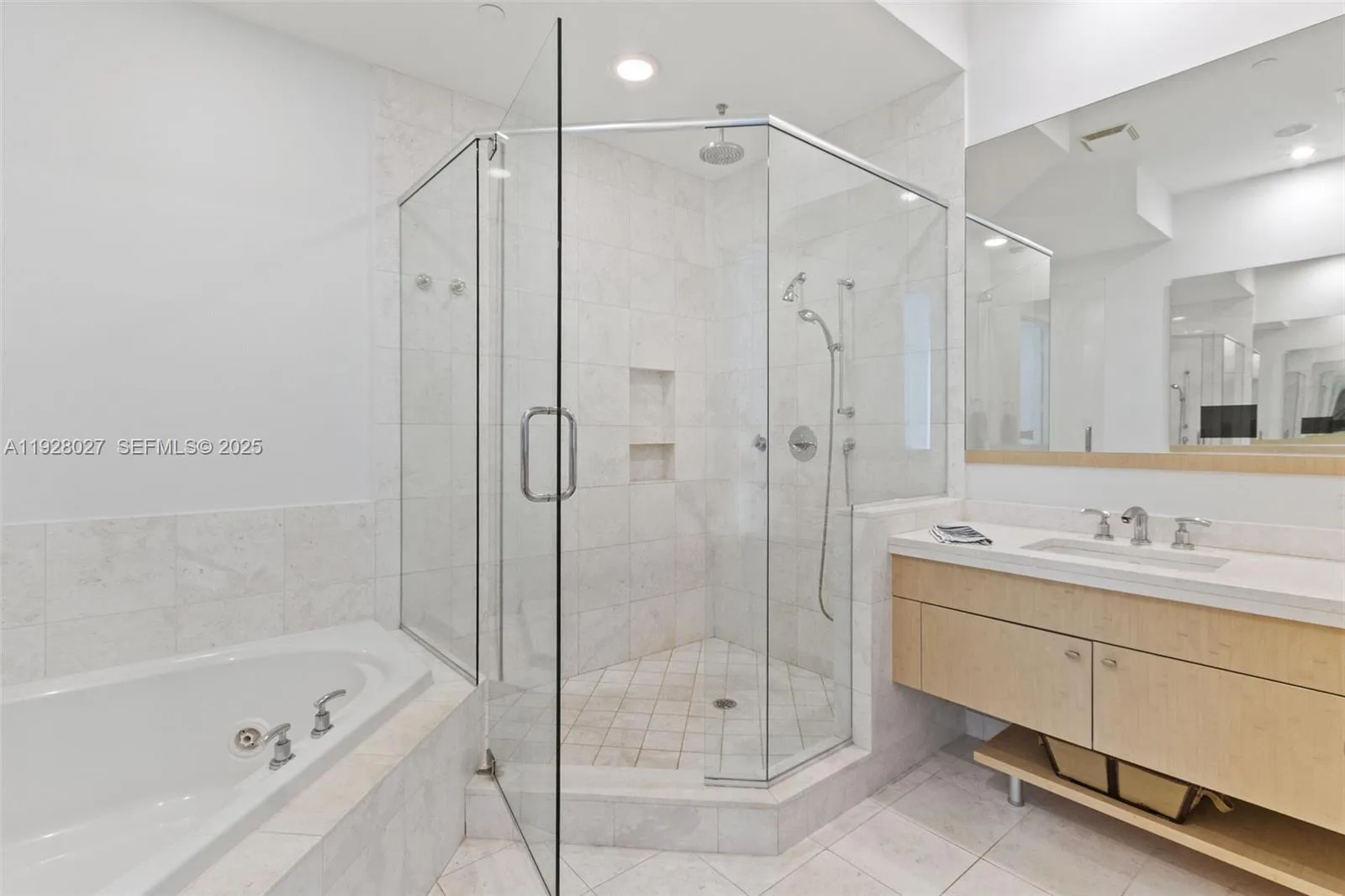 900 Brickell Key Blvd # 2002, Miami, FL 33131 photo 12