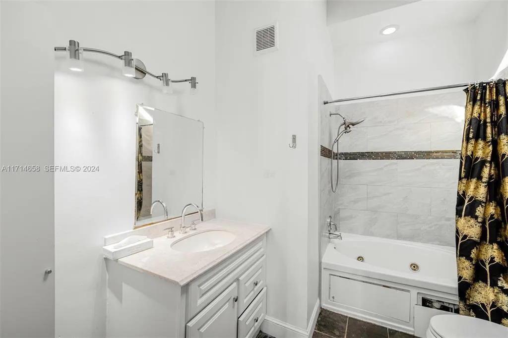 401 Leslie Drive, Hallandale Beach, FL 33009 photo 7