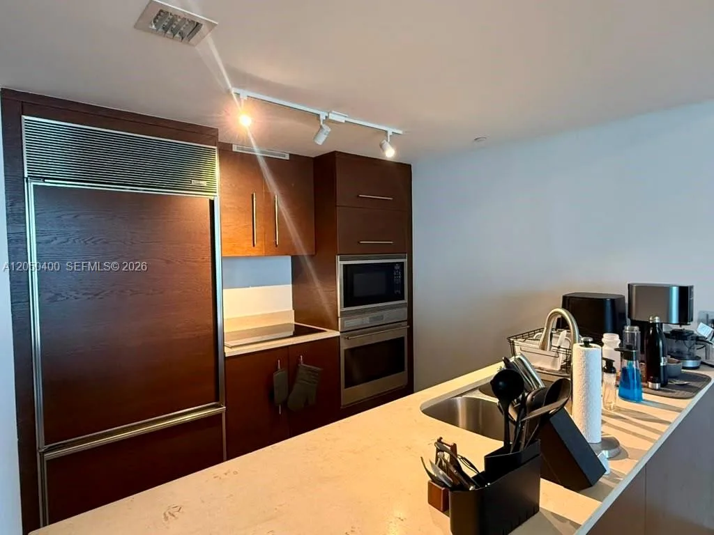 475 Brickell Ave # 1012, Miami, FL 33131 photo 7