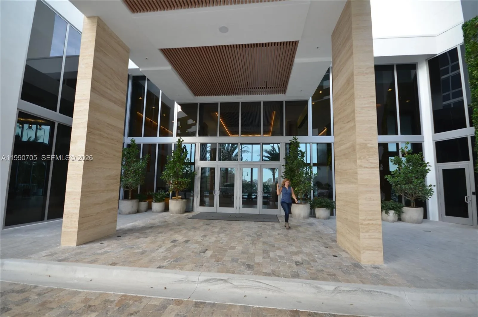 16385 Biscayne Blvd # 518, North Miami Beach, FL 33160