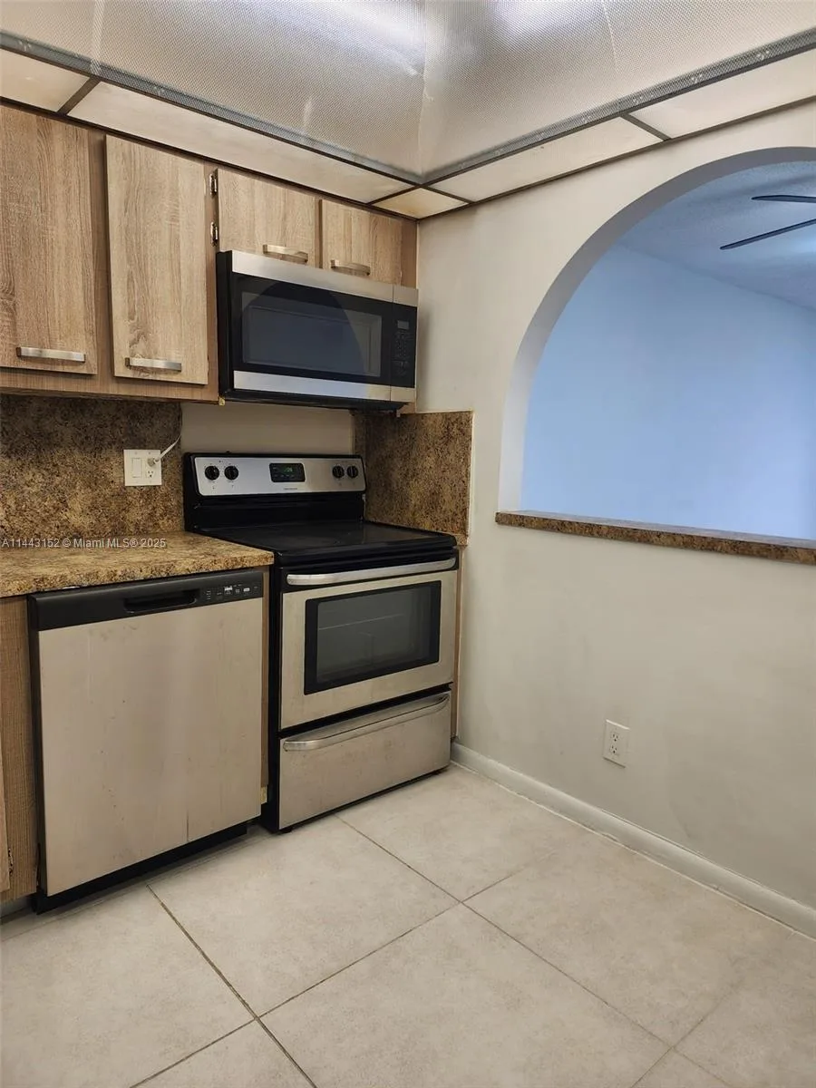 13499 Biscayne Blvd # 1513, North Miami, FL 33181 photo 9