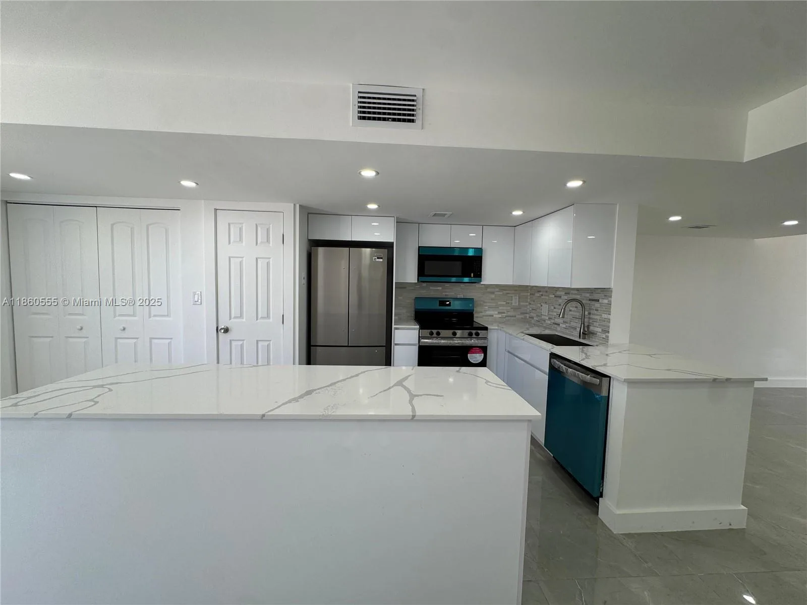 2318 NE 7th St # 34, Hallandale Beach, FL 33009 photo 10