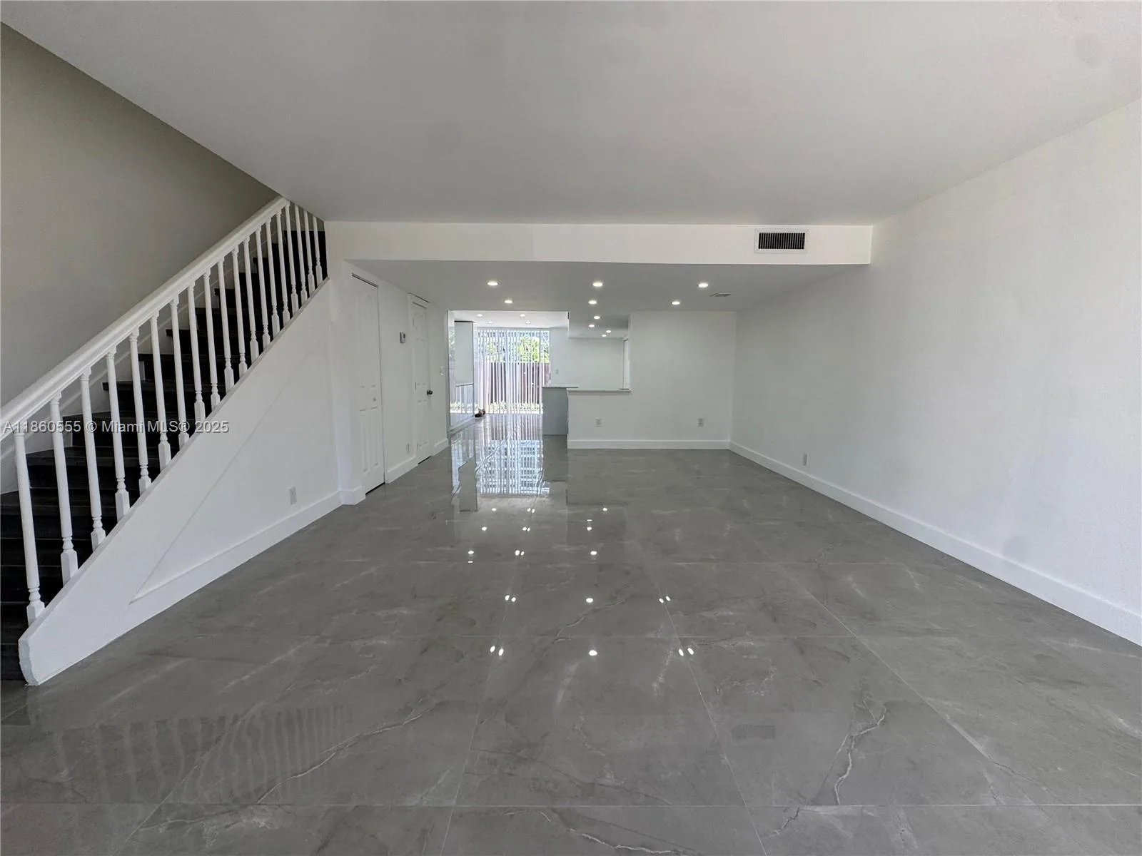 2318 NE 7th St # 34, Hallandale Beach, FL 33009 photo 12