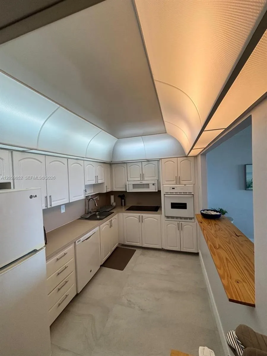19380 Collins Ave # 818, Sunny Isles Beach, FL 33160 photo 2