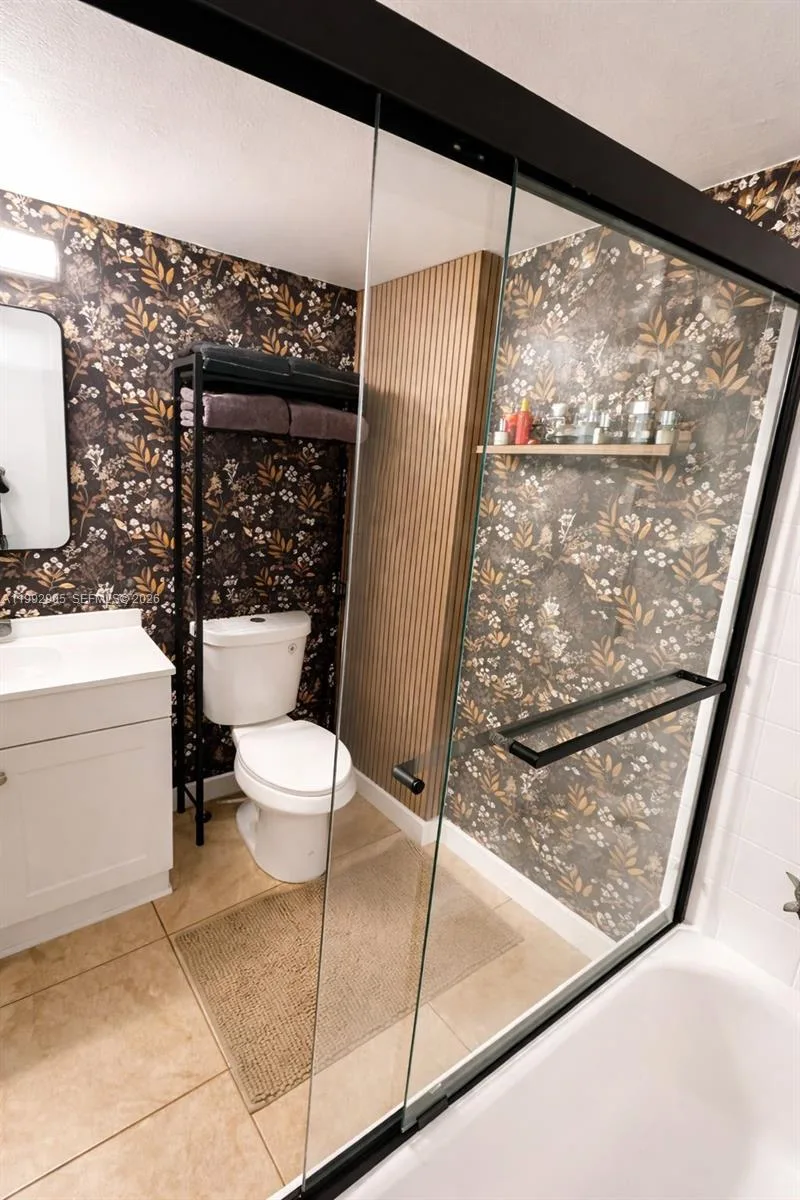 16851 NE 23rd Ave # B604, North Miami Beach, FL 33160 photo 9
