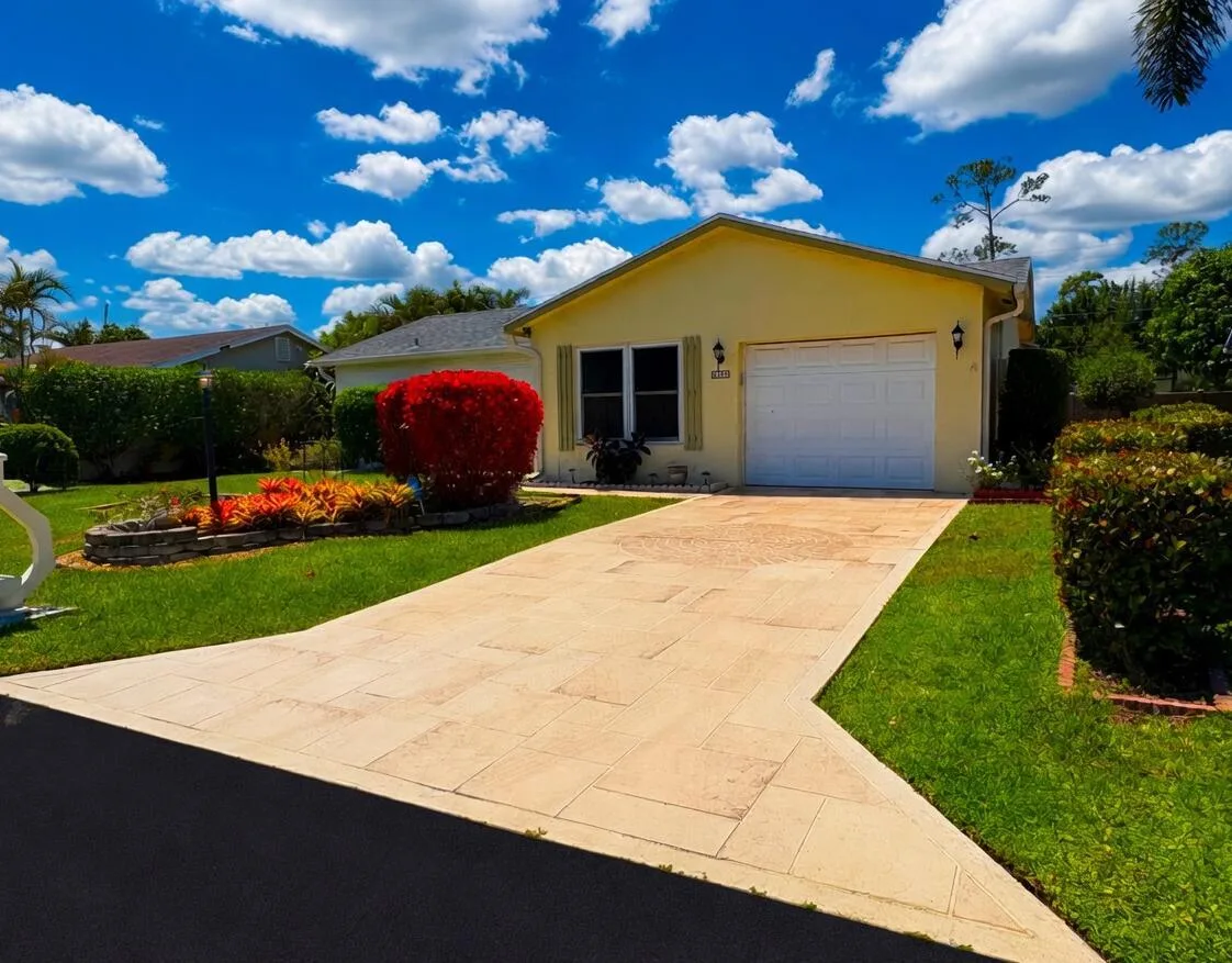 6304 Emerald Sky Lane, FL 33463