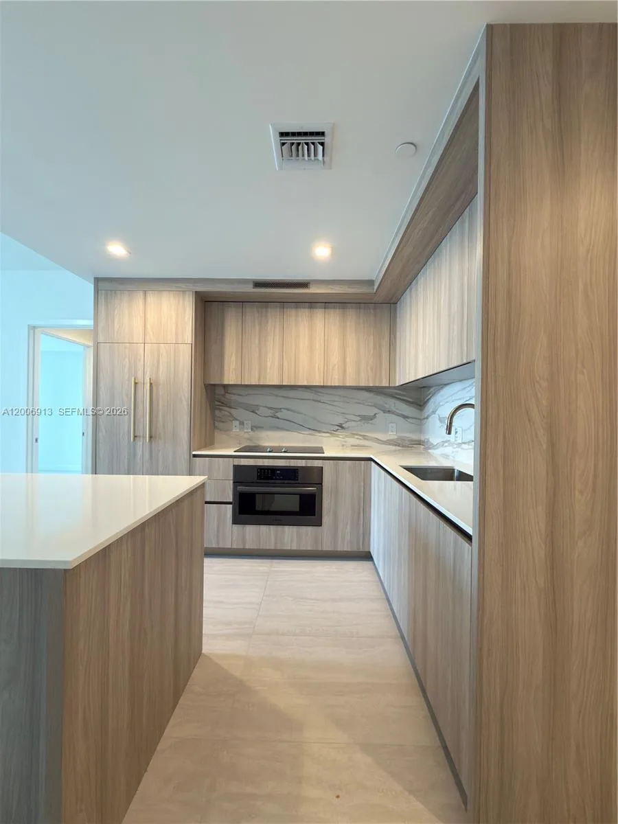 77 SE 5th St # 1602, Miami, FL 33131